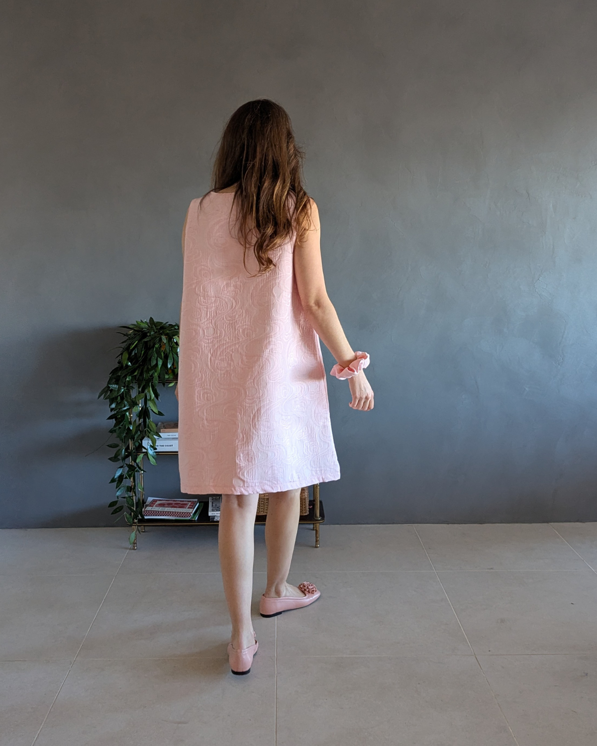 !! NEW !! Women : La robe Brigitte en tissu damassé rose – Image 2